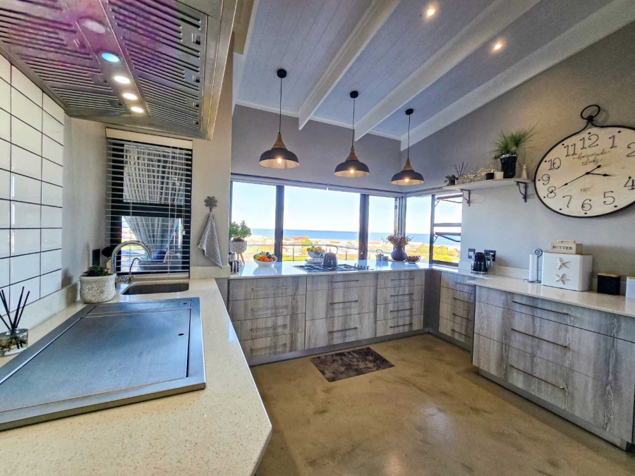 2 Bedroom Property for Sale in Stilbaai Oos Western Cape